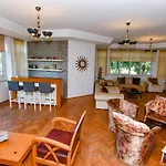 Malikane Residence,6 Bed Detached فيلة