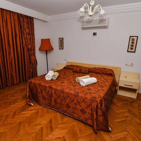 Malikane Residence,6 Bed Detached Ортаджа