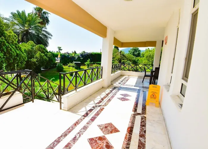 Villa Malikane Residence,6 Bed Detached