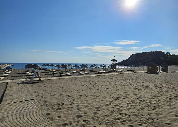 Villa Malikane Residence,6 Bed Detached